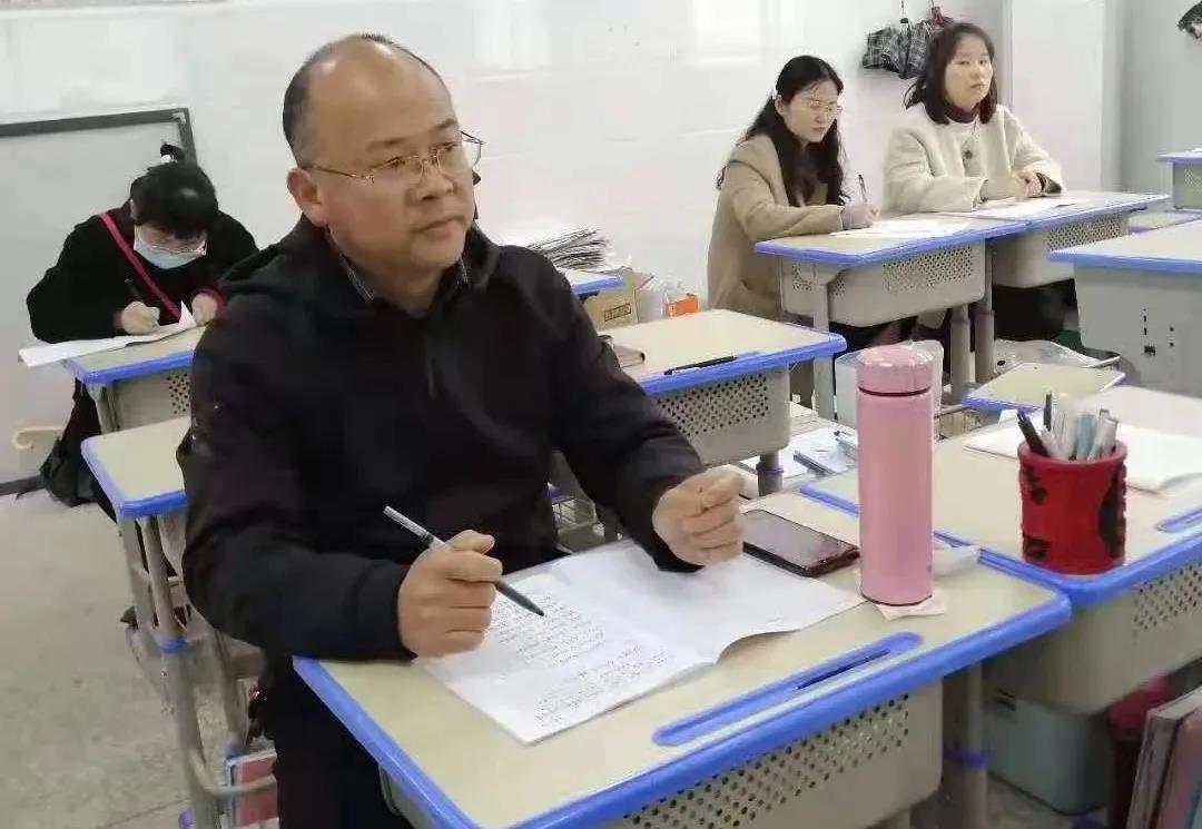 共青城组工微讯新时代赣鄱先锋胡济光躬耕杏坛二十载读书声里写春秋